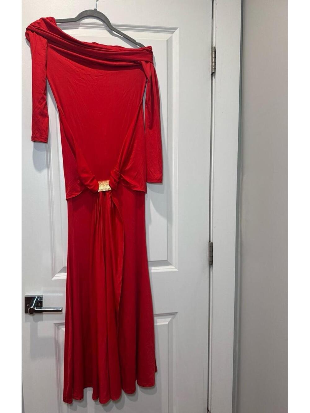 Red dress - Picture 2 of 4